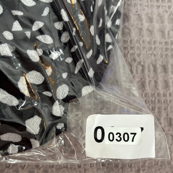 Chic Black and White Long Sleeve Dress - Picture 8 of 8